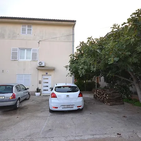Apartment Miriam Srima *